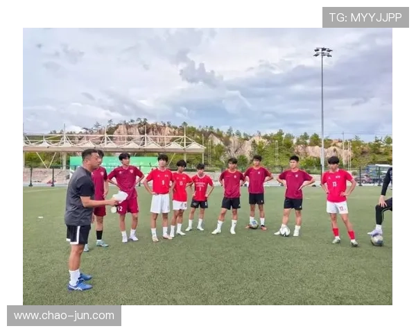 足球明星齐聚一堂的精彩合体照片展现球场魅力与友谊的瞬间 足球明星齐聚一堂的精彩合体照片展现球场魅力与友谊的瞬间