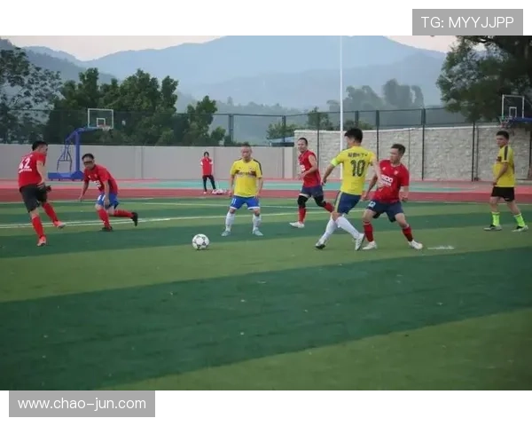 退役足球明星重聚一堂共忆辉煌岁月与激情瞬间 退役足球明星重聚一堂共忆辉煌岁月与激情瞬间